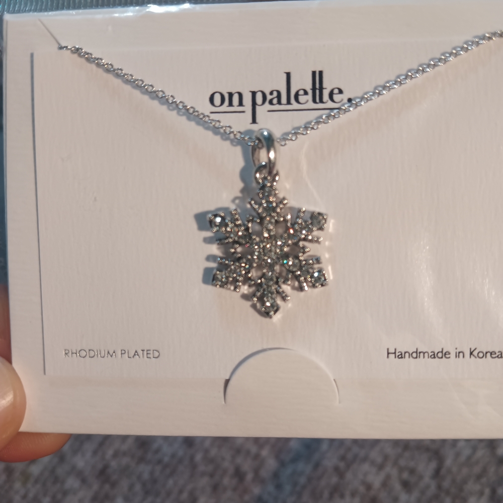 Silver Snowflake Pendant Necklace